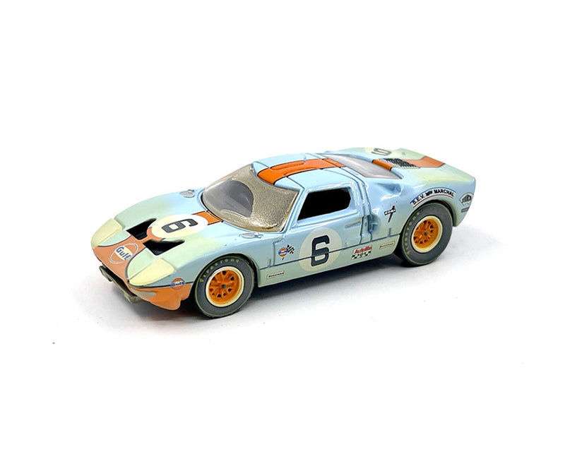 Auto World x American Diorama 1:64 1965 Ford GT40 Race Worn With Flag Man Figure Limited 4,800 Pieces – Mijo Exclusives Car Closeup Only