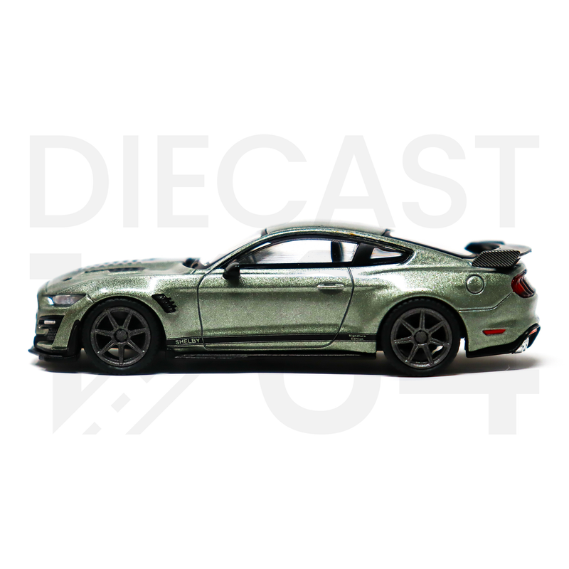 Mini GT 1:64 Shelby GT500 SE Widebody – Pepper Gray Metallic – Mijo Exclusives driver side