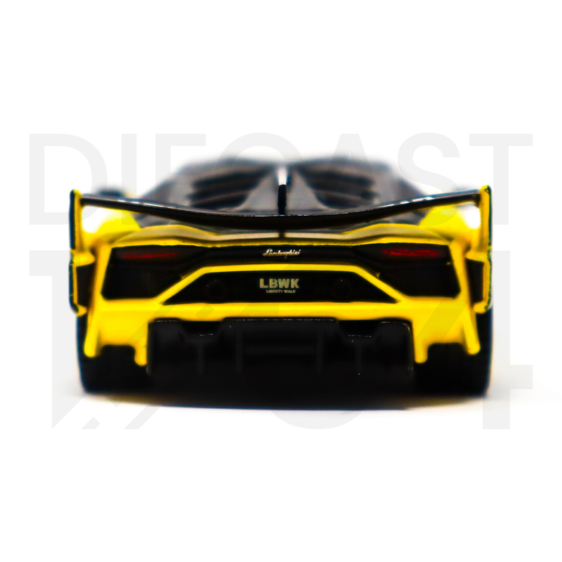 Mini GT Lamborghini LB-Silhouette WORKS Aventador GT EVO - Yellow