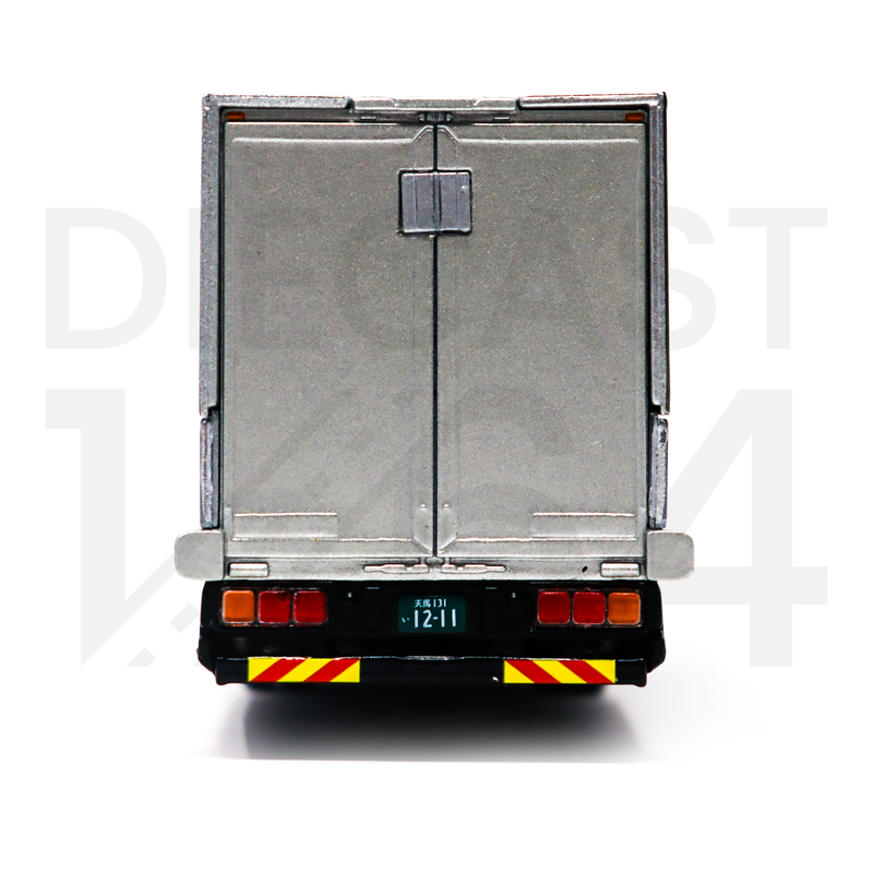 Tarmac Works 1:64 Mitsubishi Fuso Super Great Transporter rear cargo doors