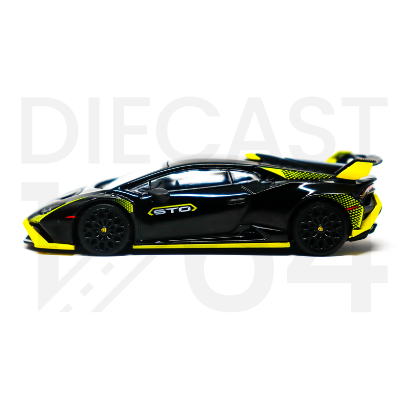 Mini GT 638 Lamborghini Huracán STO - Nero Noctis driver side wheels and tires